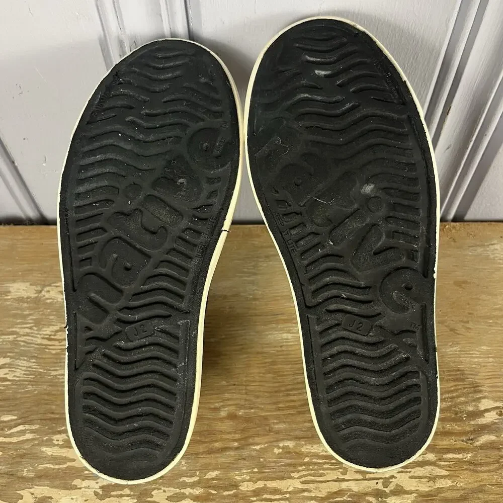 Native Jefferson Kids Junior Slip On Shoes Size J2 Black White Water Sneakers